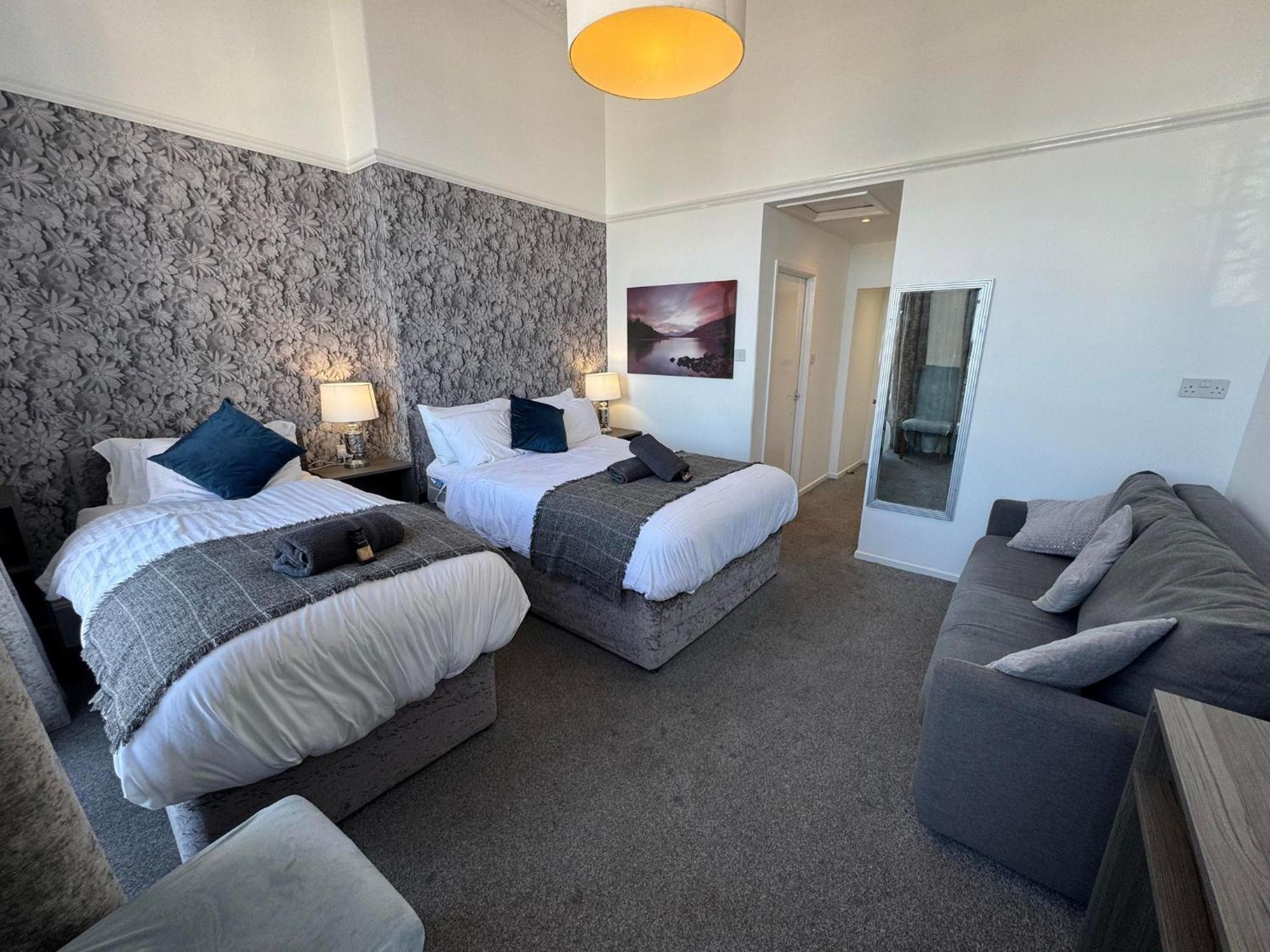 The Jubilee West- With Facilities & Smokehouse - Newly Refurbished Facilities Hotel