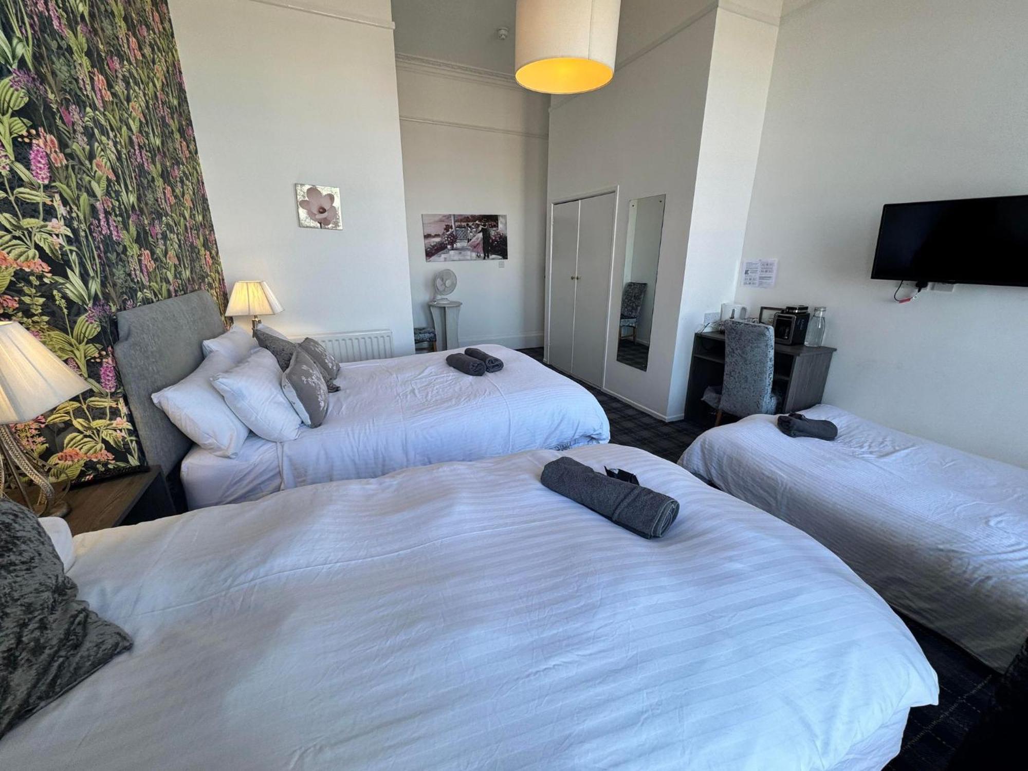 The Jubilee West- With Facilities & Smokehouse - Newly Refurbished Facilities Weymouth