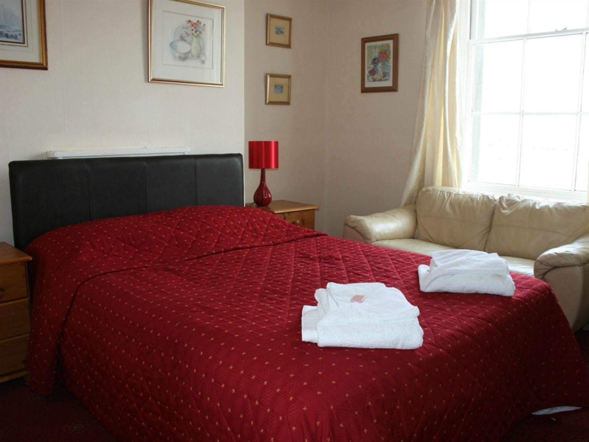 The Jubilee West- With Facilities & Smokehouse - Newly Refurbished Facilities 3* Weymouth