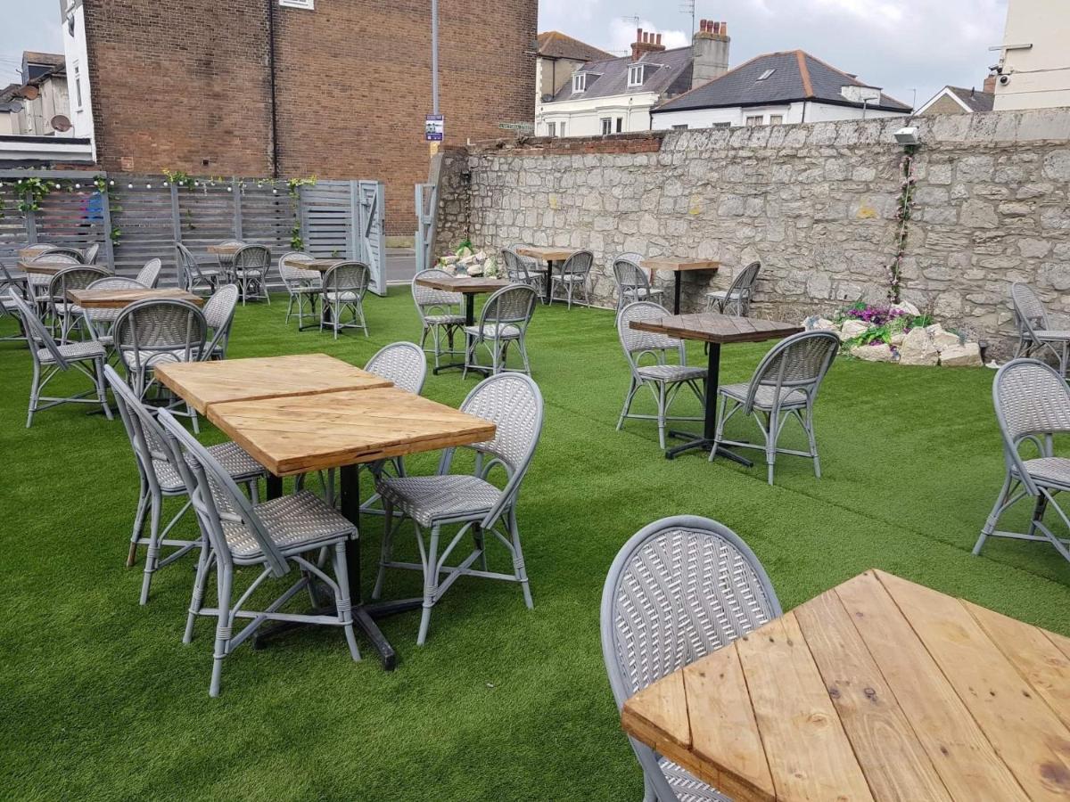 The Jubilee West- With Facilities & Smokehouse - Newly Refurbished Facilities
