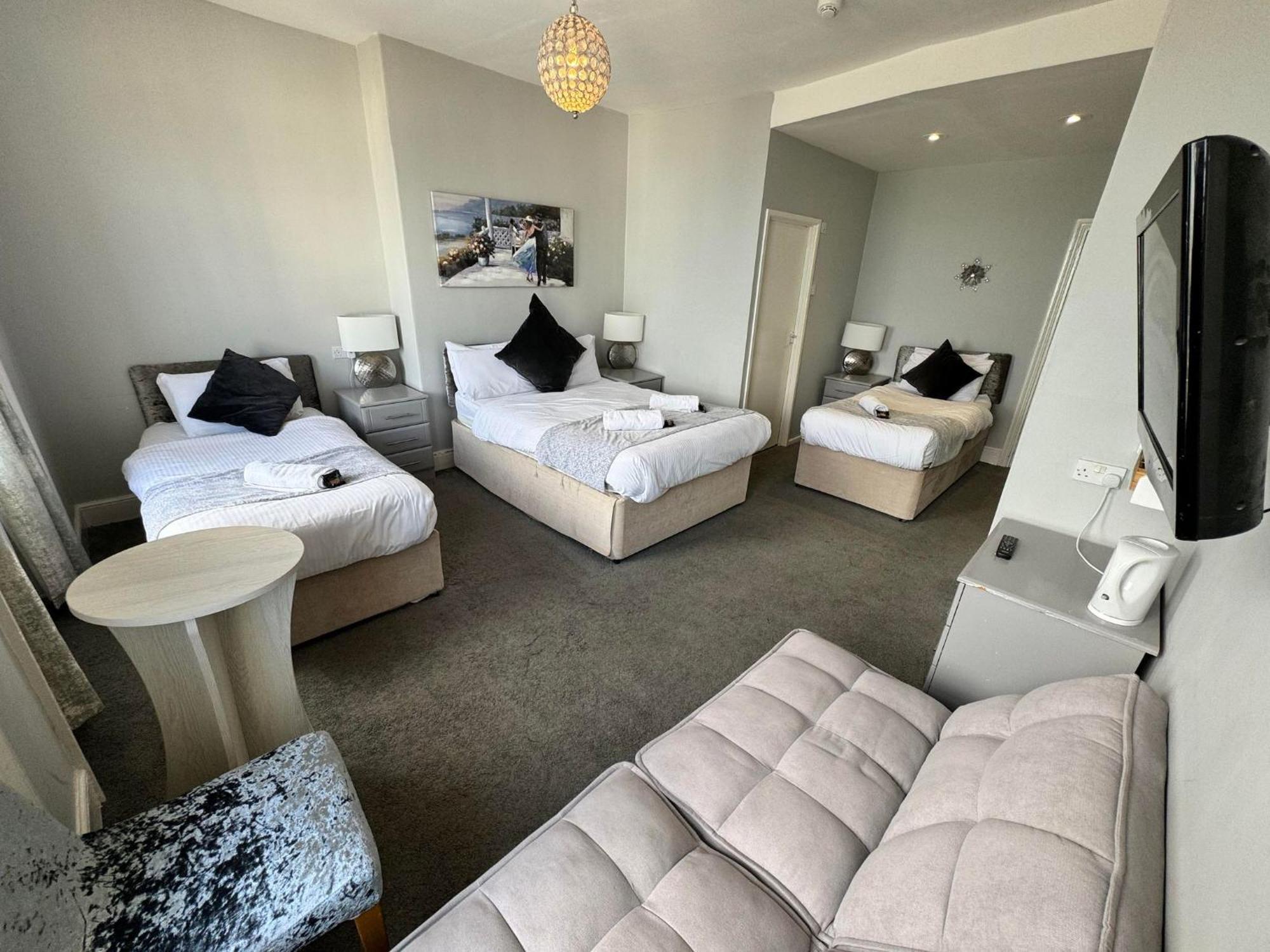 The Jubilee West- With Facilities & Smokehouse - Newly Refurbished Facilities Hotel