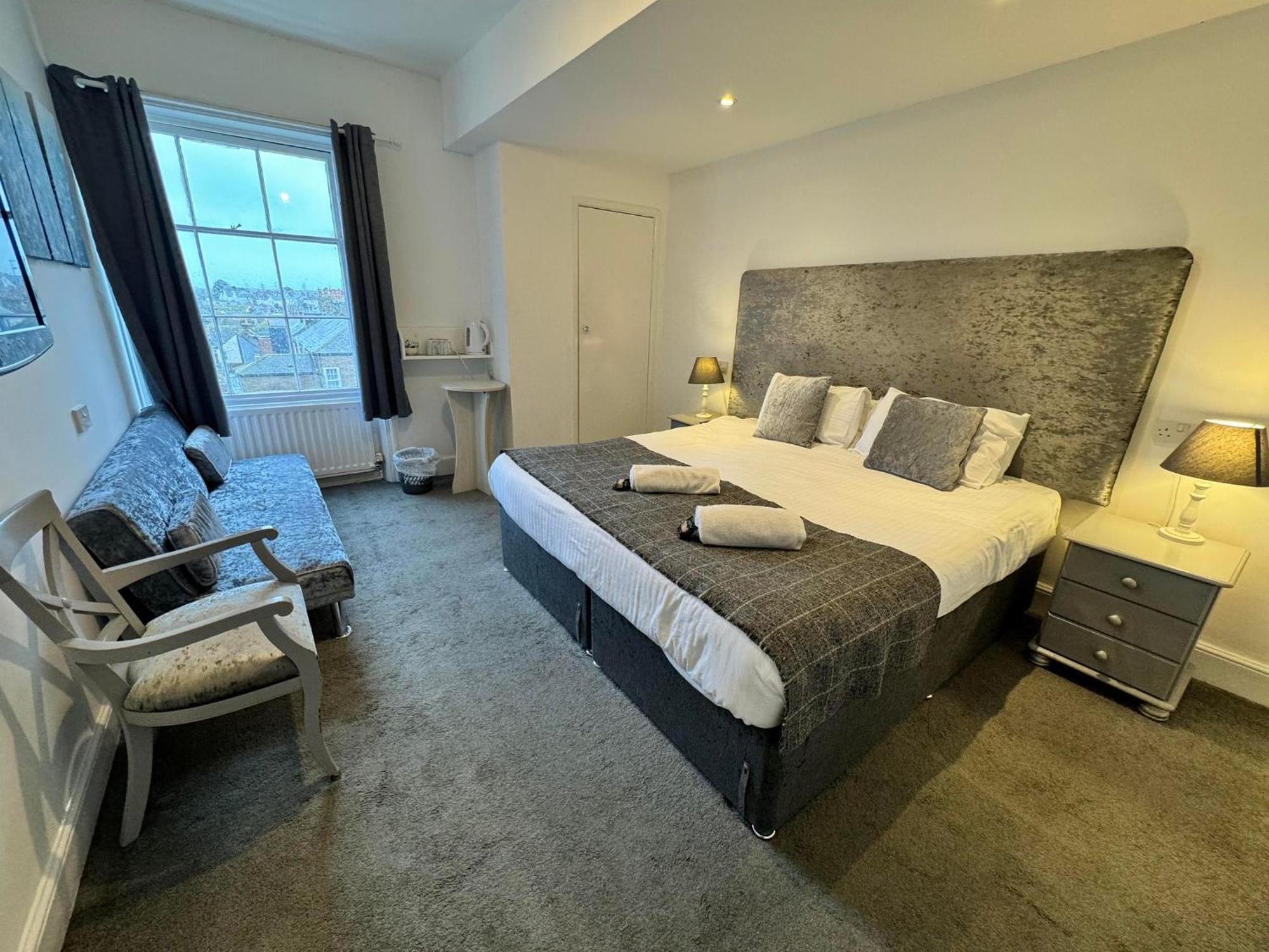 The Jubilee West- With Facilities & Smokehouse - Newly Refurbished Facilities Weymouth
